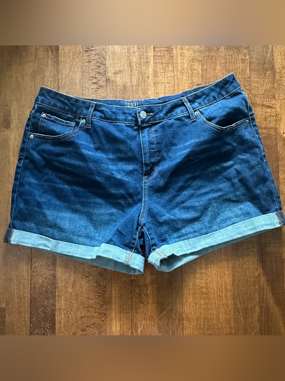 Time and Tru Mid Rise Dark Wash Jean Shorts 18